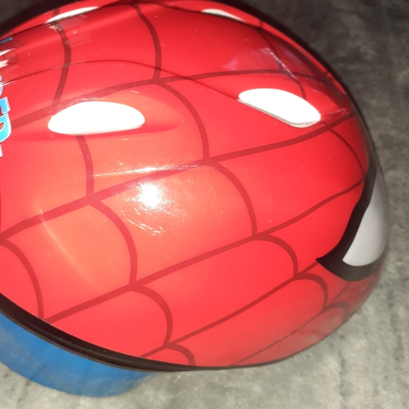 Spider man helmet - Picture 3 of 5